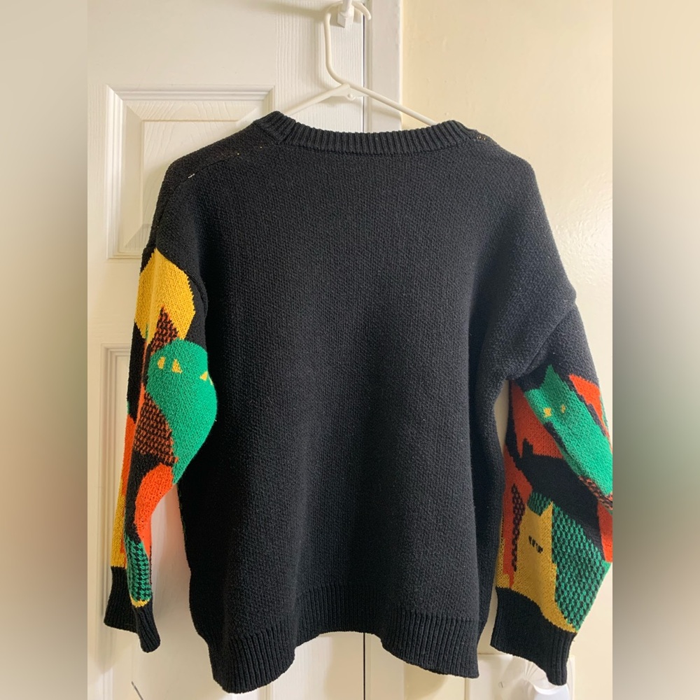 Black Knit Sweater with Colorful Cat Motif
Cat under the moon - Picture 2 of 2